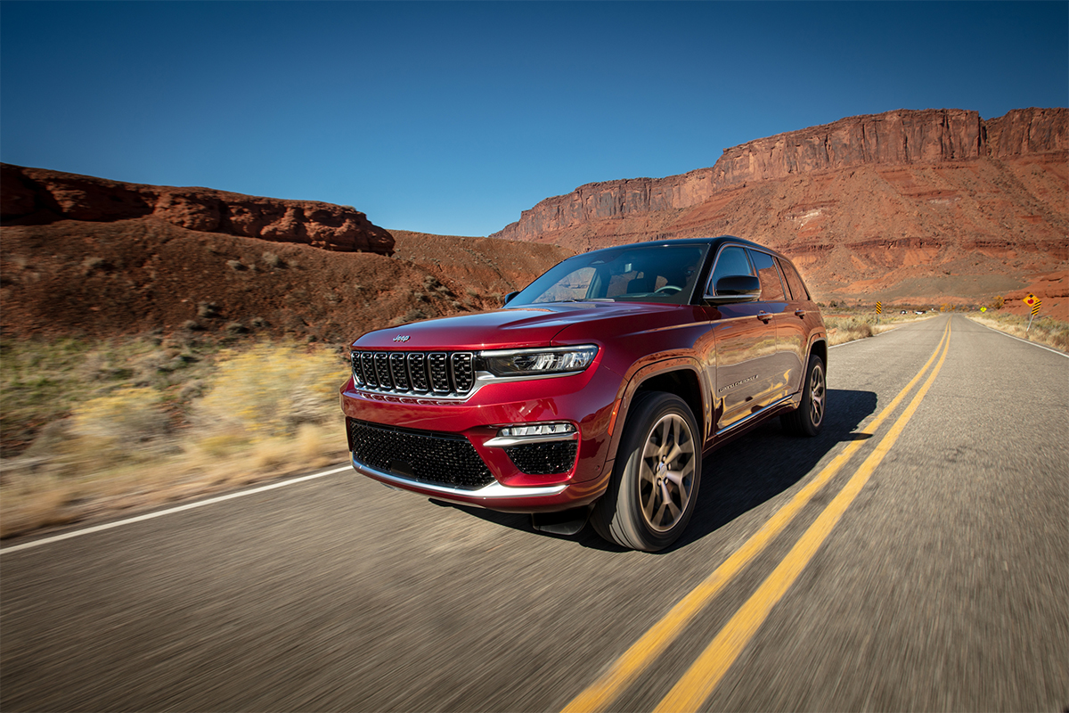 Jeep Grand Cherokee vs. Ford Expedition Interior Comparison