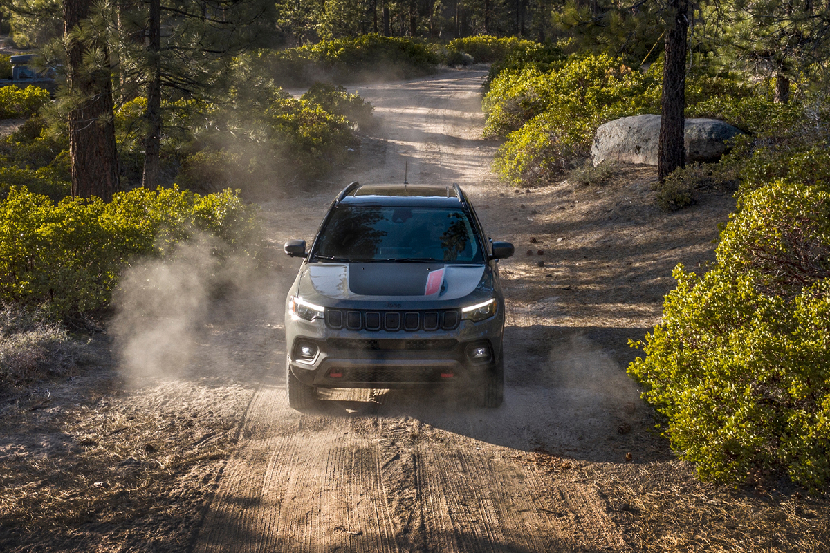 Jeep Compass vs. Chevrolet Trax 01