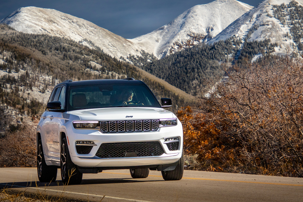 Jeep Grand Cherokee vs Ford Expedition 01